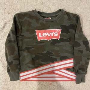 Levi's kids Green Camo Batwing Logo T-Shirt